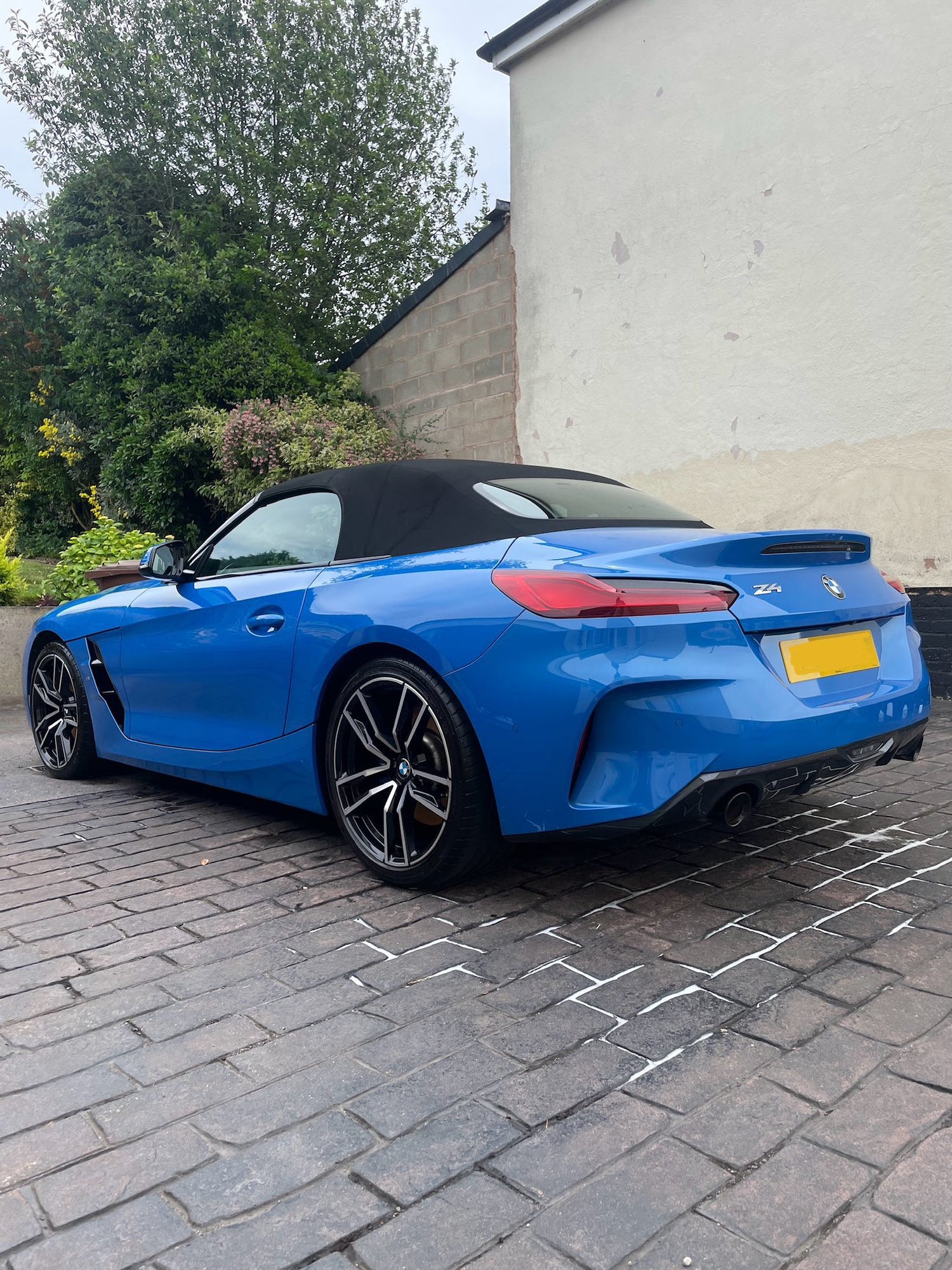 BMW Z4 soft top protection detail
